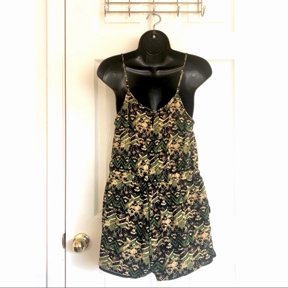 Forever21 romper - Picture 3 of 5